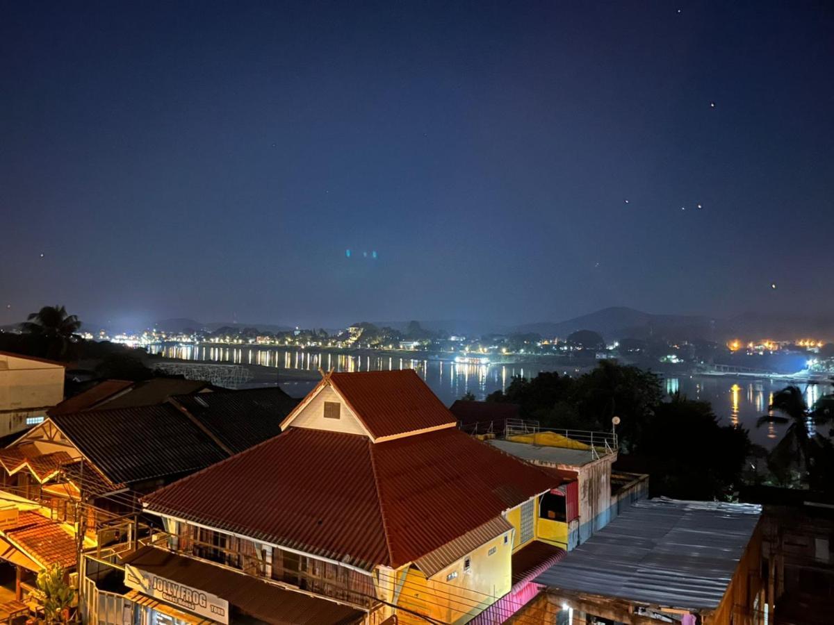 Thaveesinh Hotel Ban Houayxay Exteriör bild